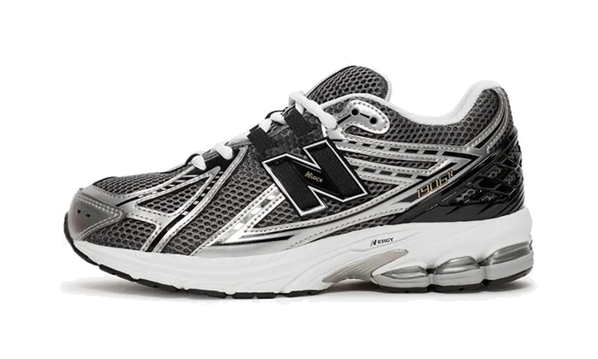 1906R GS "Silver Grey Black" running in wet conditions shoes