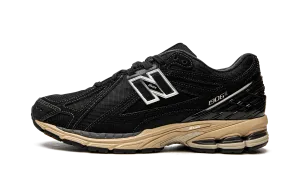 1906R "Black Cream" Shock Resistance padded heel shoes