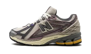 1906R "LICORICE" marathoners' shoes running for a way to stay resilient