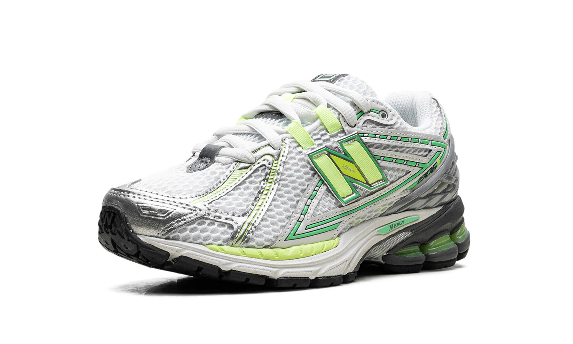 1906R "Neon Pack - Green - ASOS Exclusive" running in the cold amateur friendliness