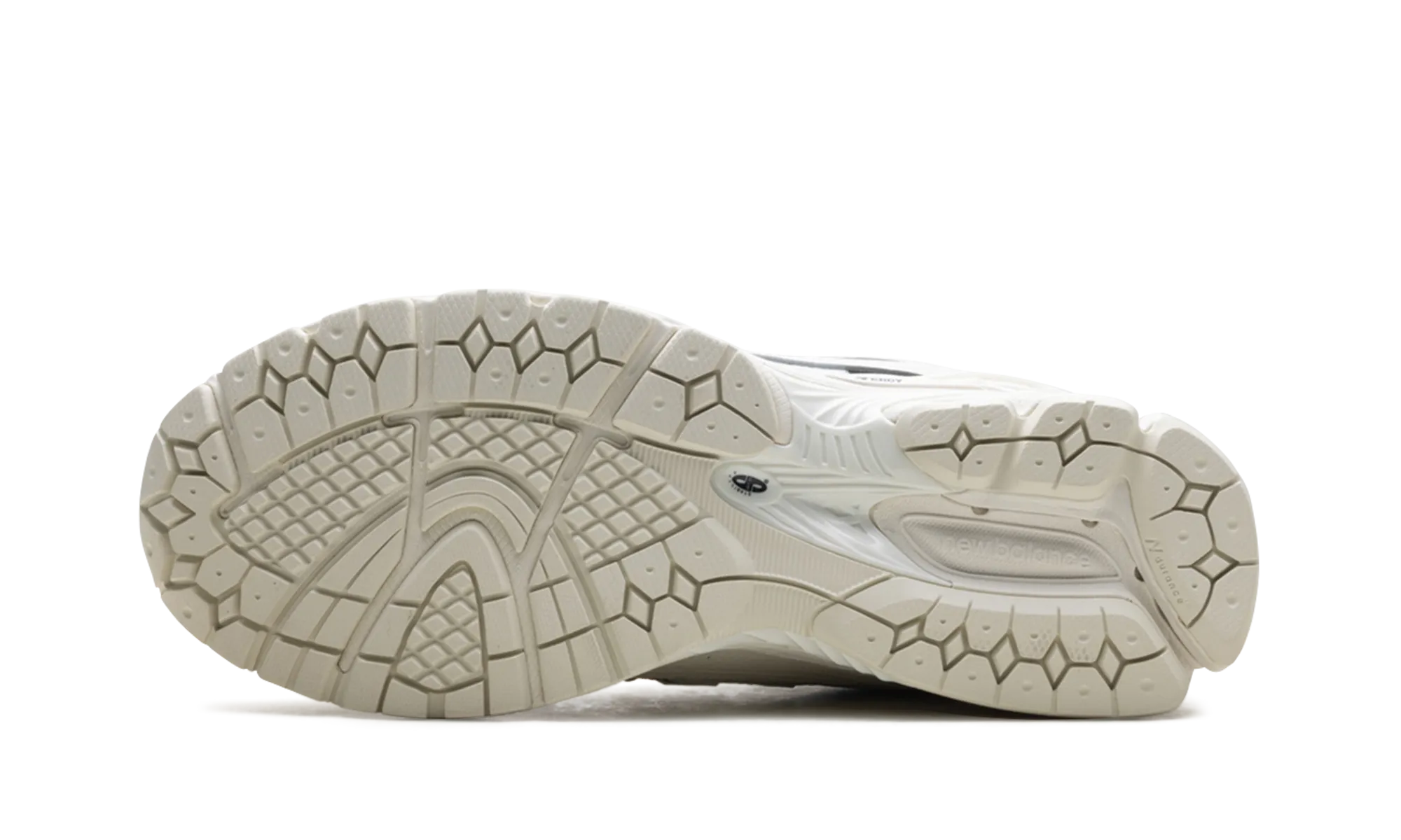 1906R "Polka Dot Sea Salt" running on snow shoes amateur athletes' shoes