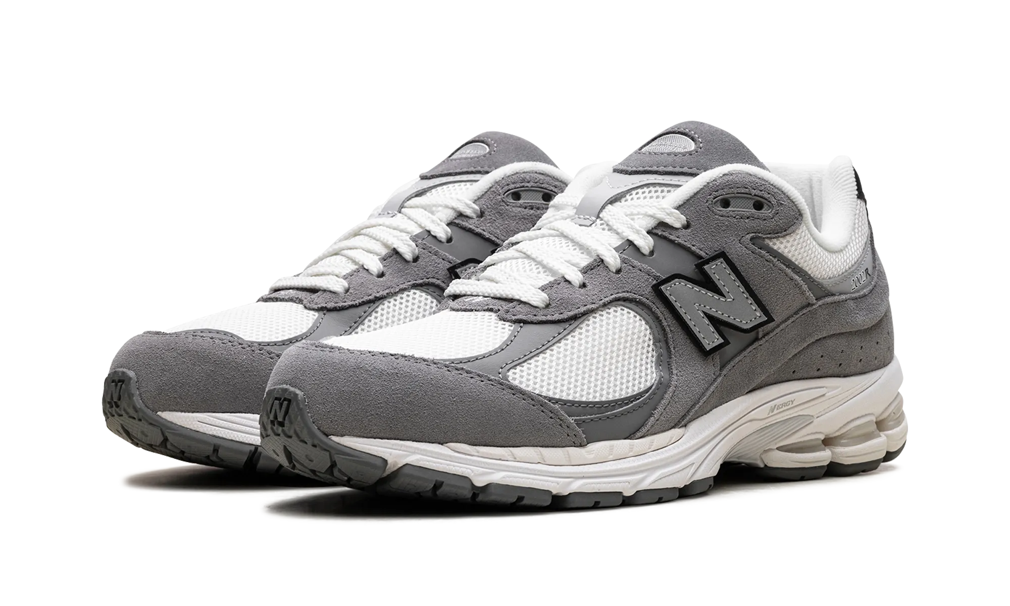 2002R "Harbor Grey" Cutting-edge retro look