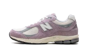 stretchy - upper - feature shoes 2002R "Ice Wine White"