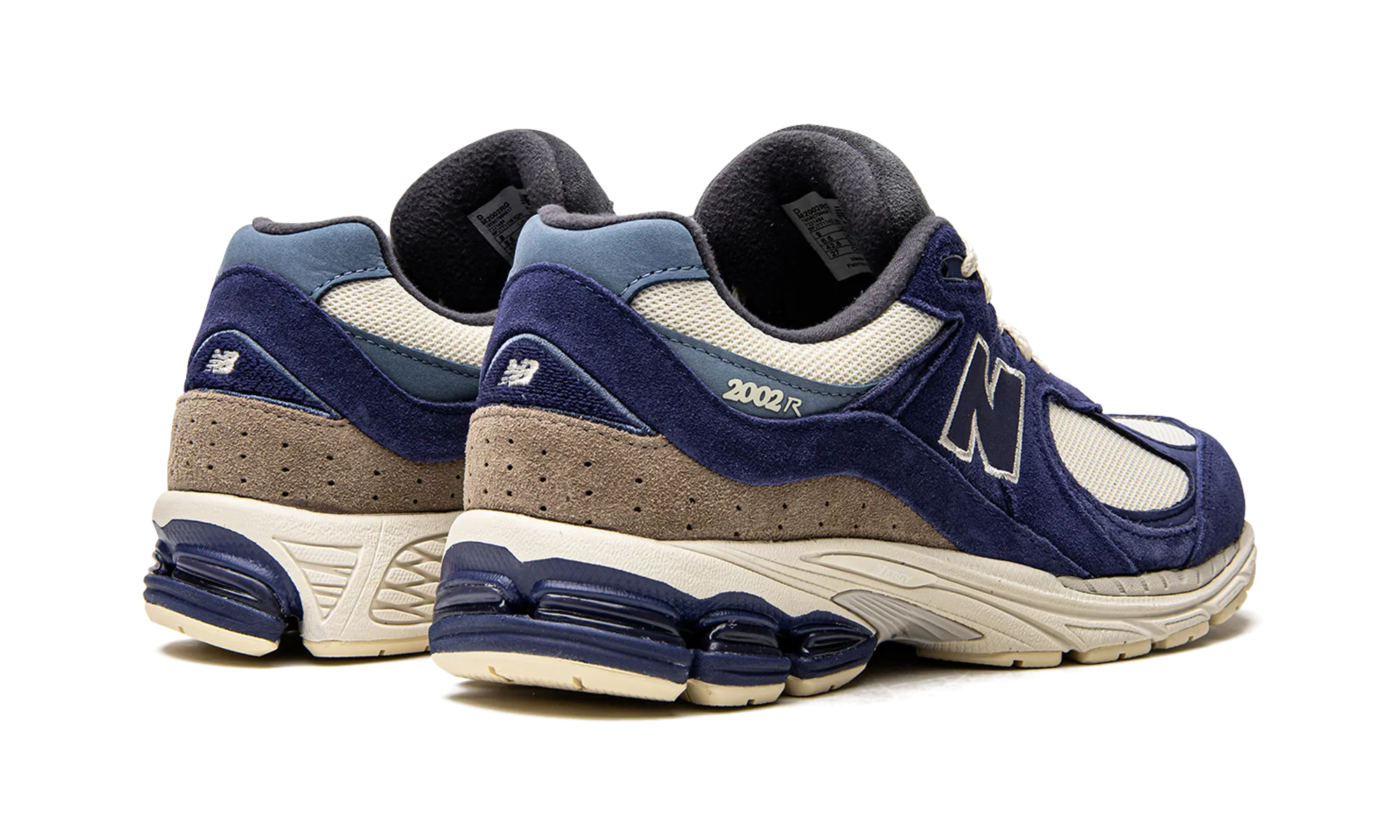 2002R "Night Tide" running in a tram station area shoes running with a water bottle