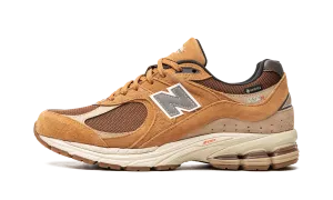logo - hooked - and - looped shoes 2002RX "Tobacco"
