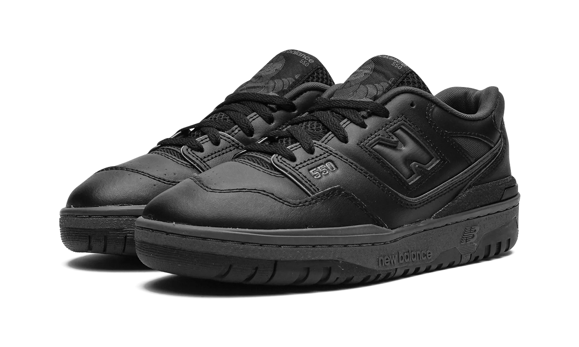running on a gravel track shoes 550 GS "Triple Black"