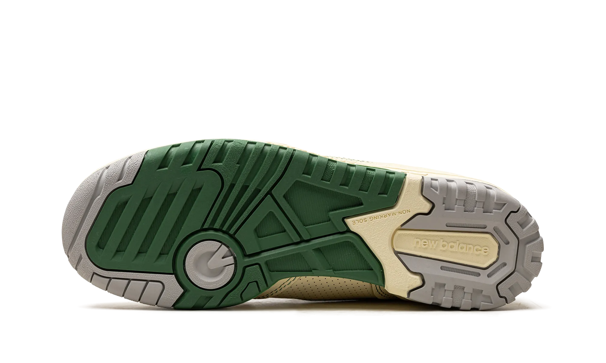 banked track running option 550 "Aim?? Leon Dore - Masaryk Community Gym - Green"