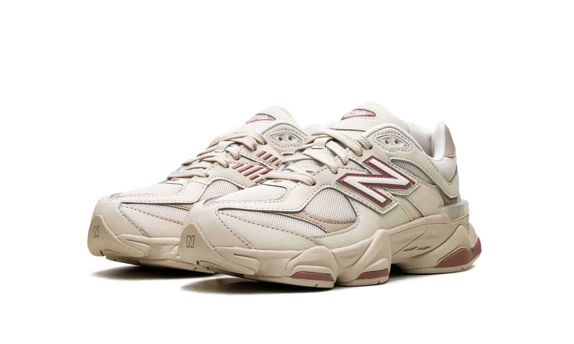 9060 GS "Bone Sparrow" running on beaches play - time shoes