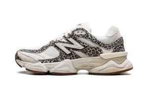 9060 "Brown / White" Walking Essential Traction pattern