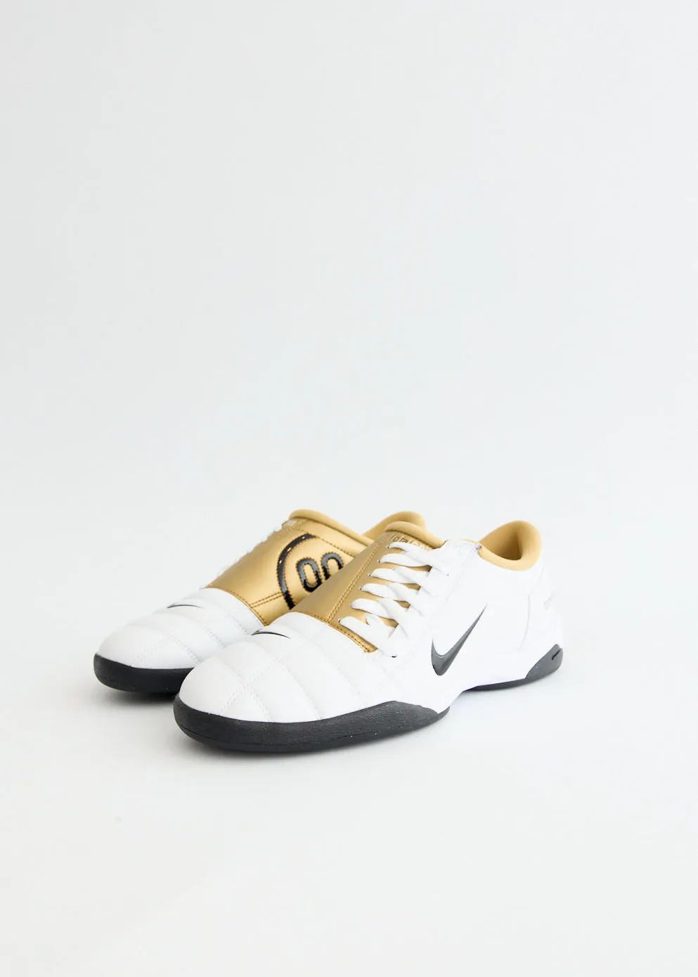 Total 90 'White Metallic Gold' Sneakers dancers - specific features