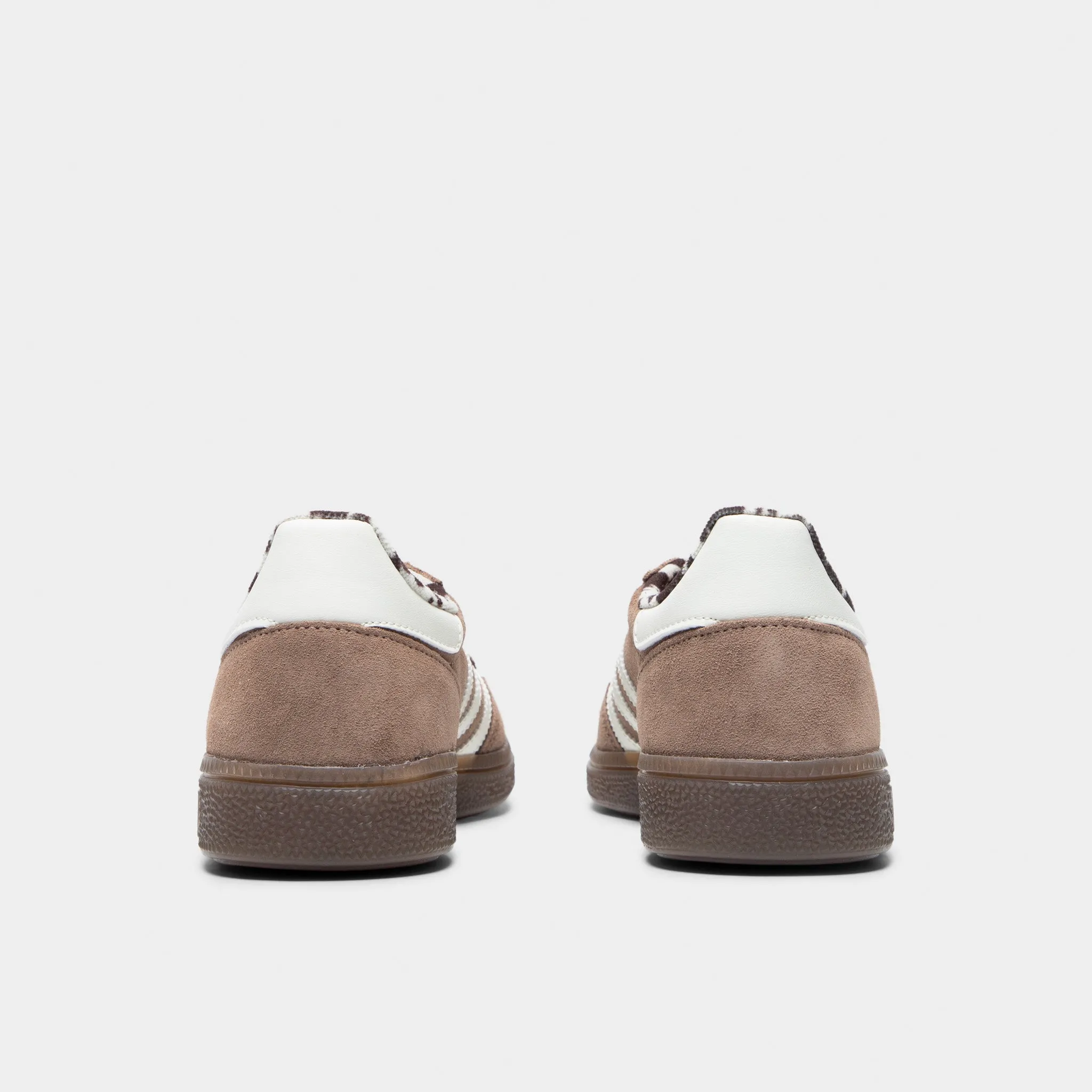 Dribble Step Lounge Style adidas Originals Women's Handball Spezial Chalky Brown / Off White - Gum