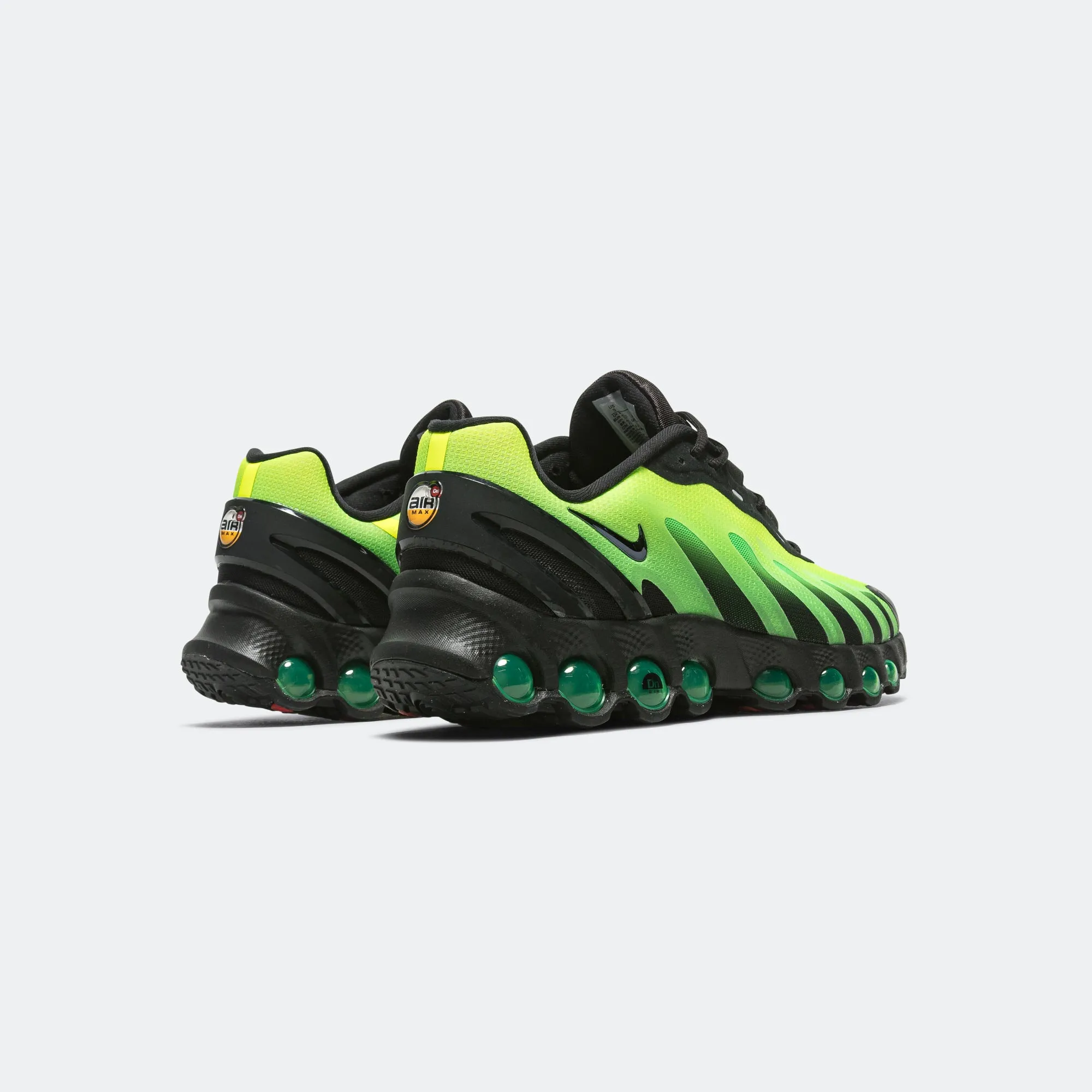 Air Max DN8 - Black/Green Strike-Volt Flexible Groove Design Stylish grip