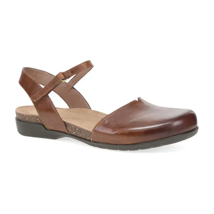 High-Performance Fit Chic Basics Womens Dansko Rowan Leather in Tan