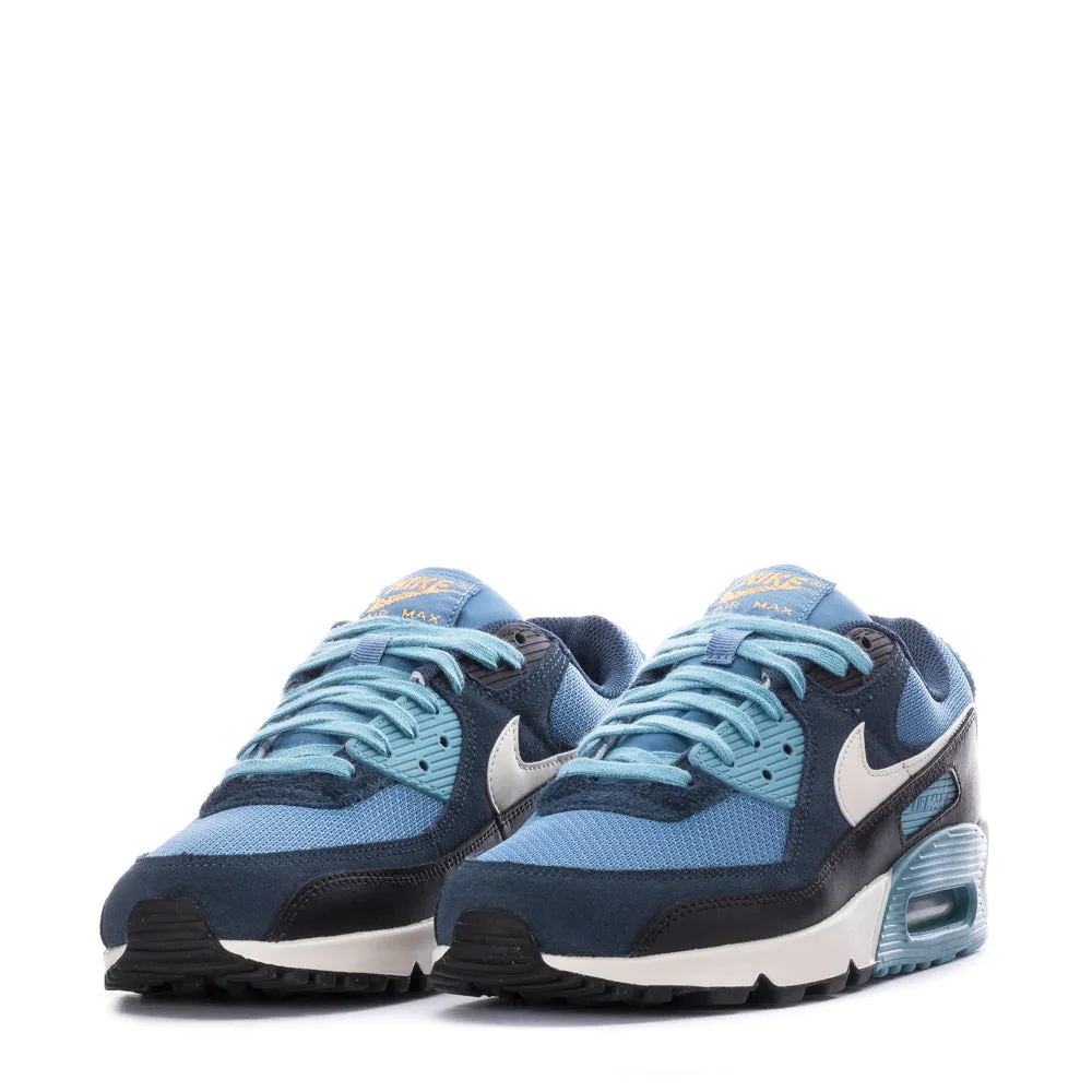 Air Max 90 PRM - Mens running in a historic bridge area shoes