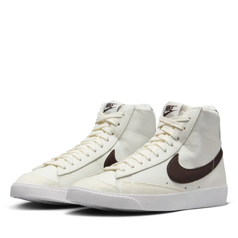 Fashion-forward style Sporty Vibe Women's Nike Blazer Mid '77 - Sail/Baroque Brown