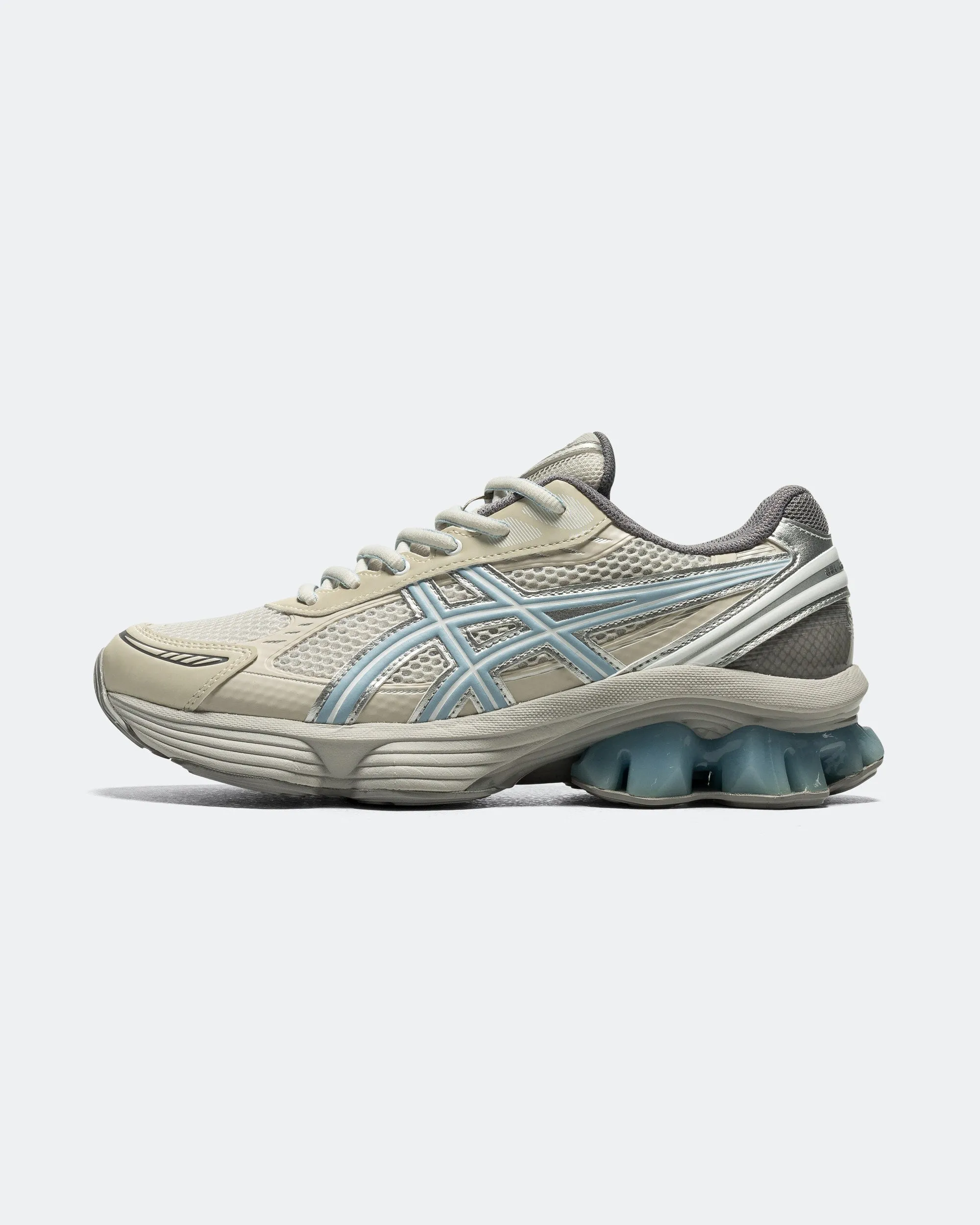Gel-Kinetic Fluent x EMMI - Cream/Soft Sky Versatile Everyday Design Flexible Support
