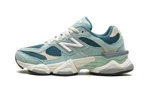 9060 "New Spruce" running in a chairlift area shoes FlexibleMidsole