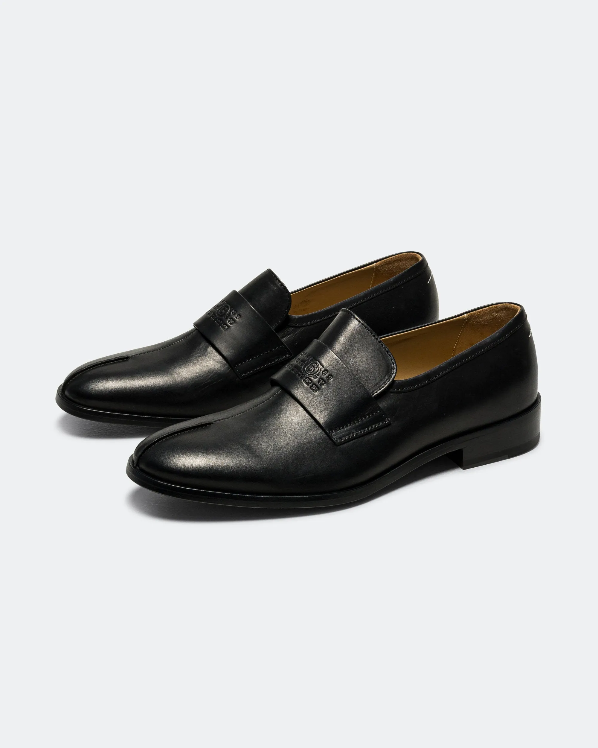 Shiny Leather Mocassin - Black Padded interior perforated upper