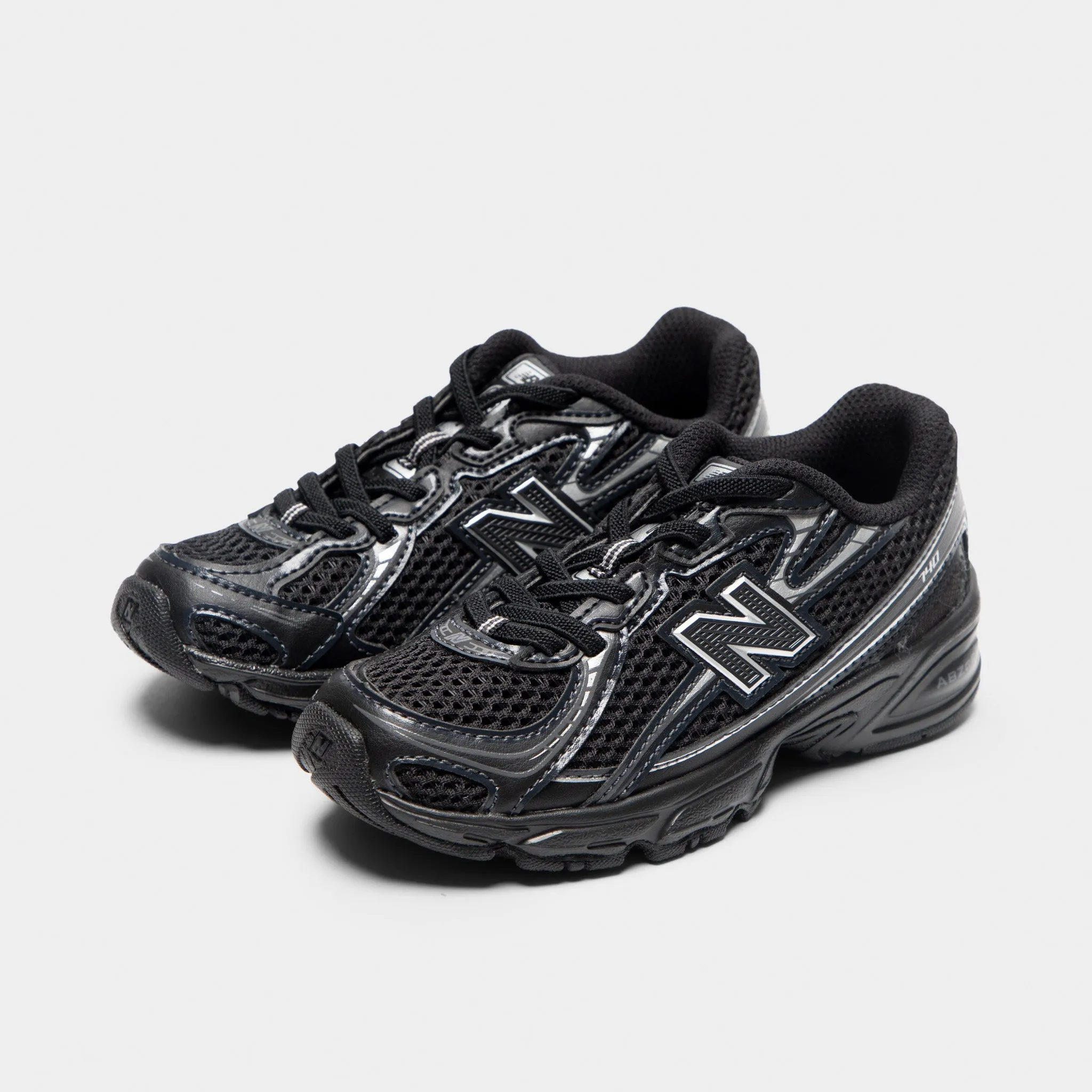 Stride Easy New Balance Children's 740 Black / Silver Metallic