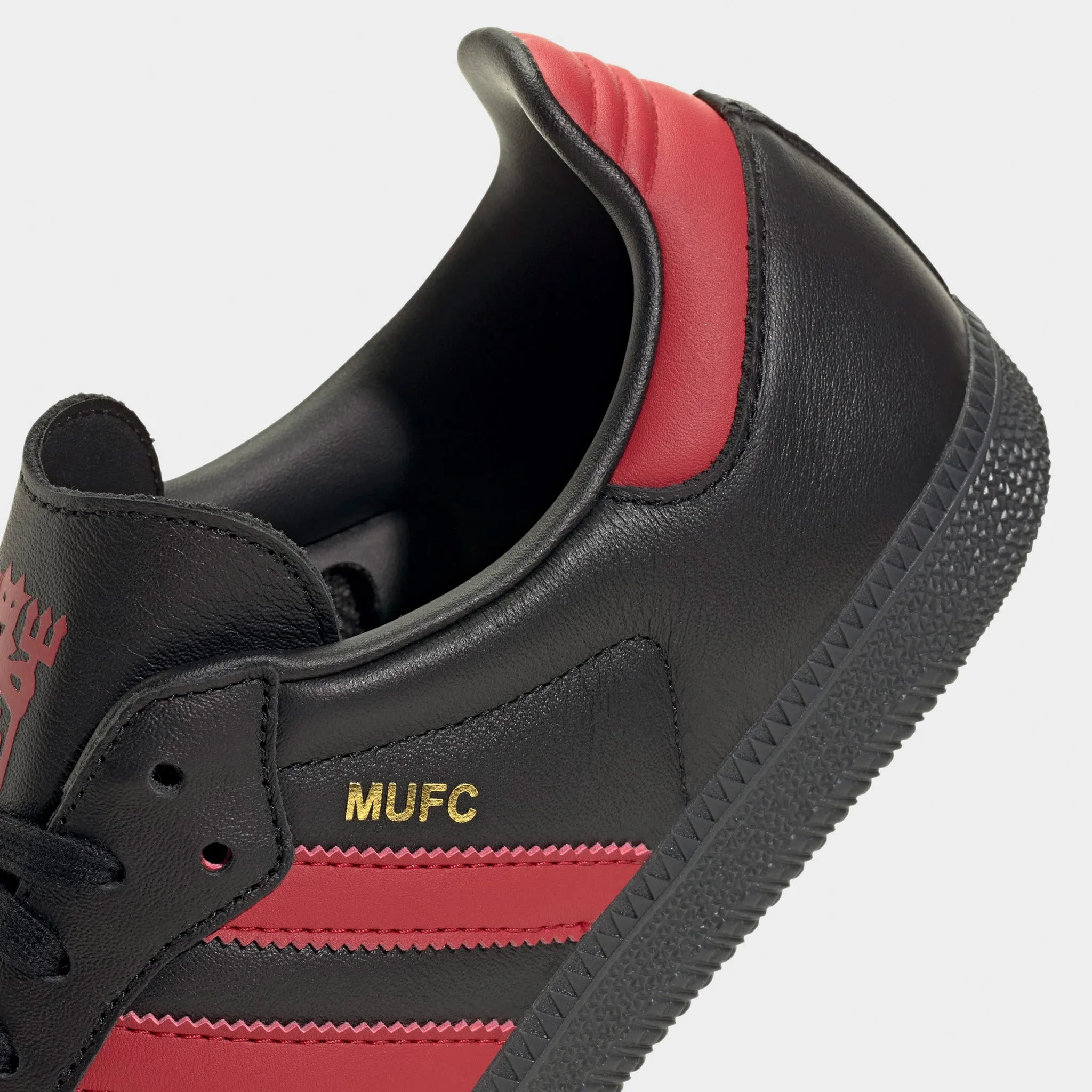 Couple Pair Pool Ready adidas MUFC Samba Black / Red