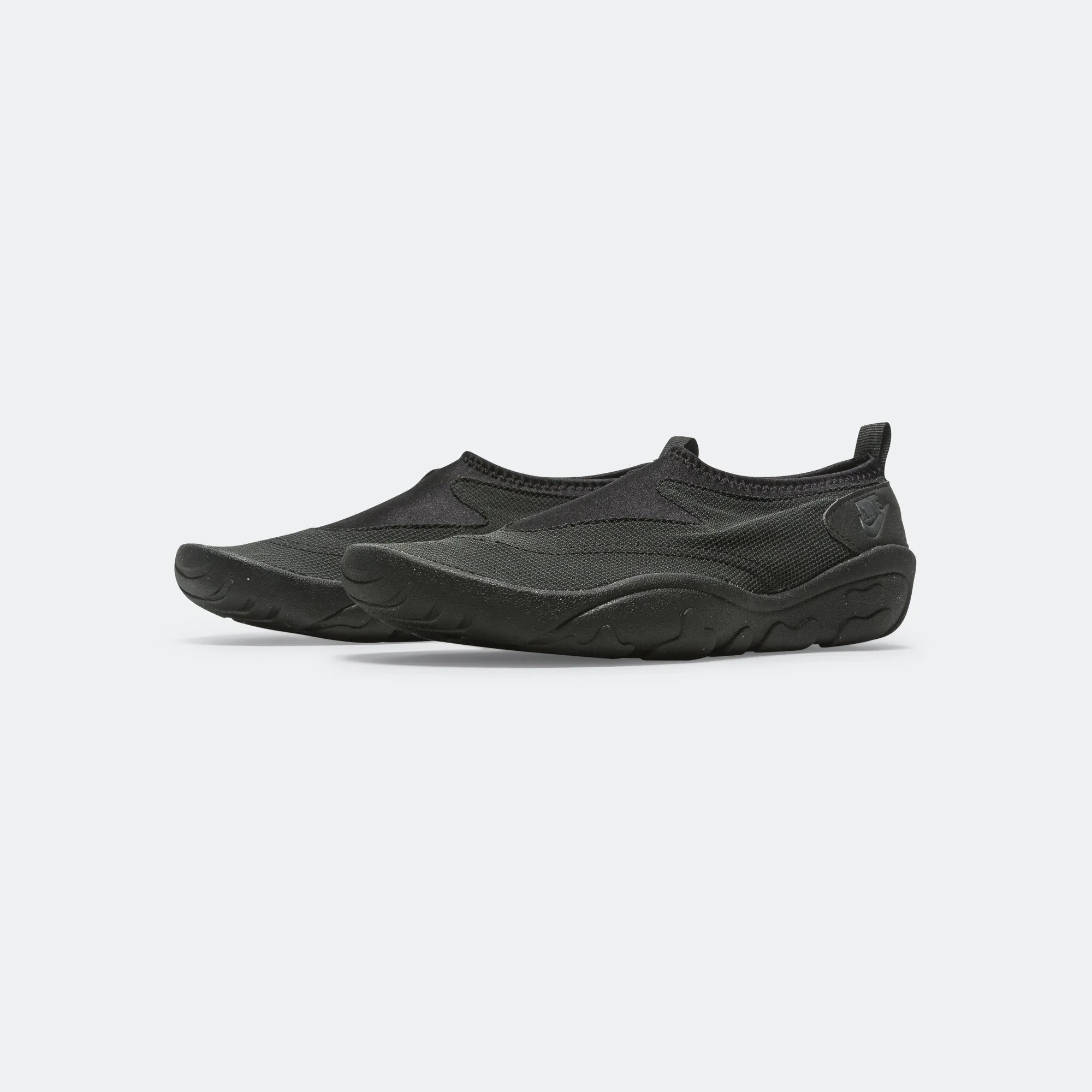 Aqua Turf - Black/Off Noir Everyday Motion Flexible Groove Design