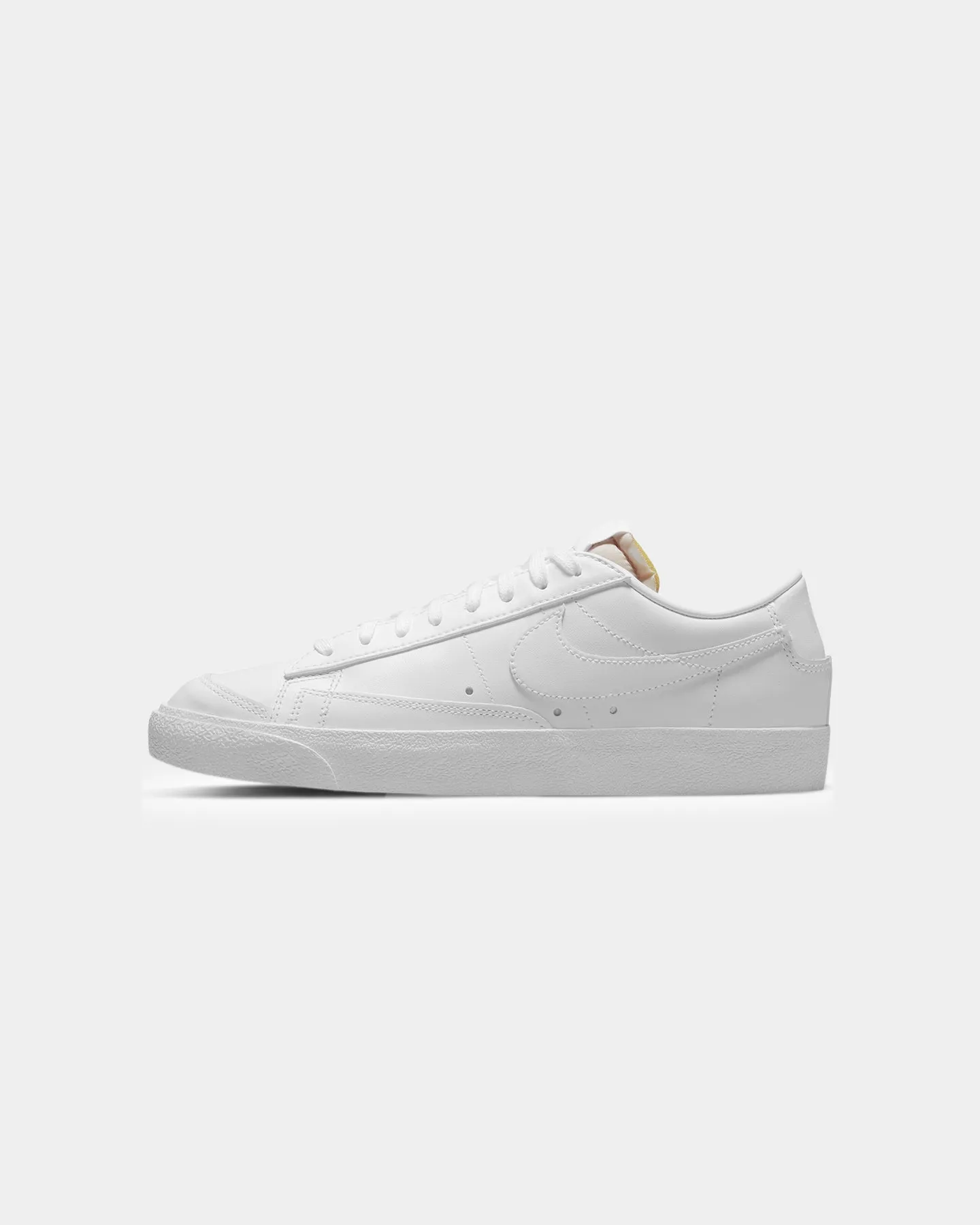Nike Women's Blazer Low '77 White/White/White tennis players' agility