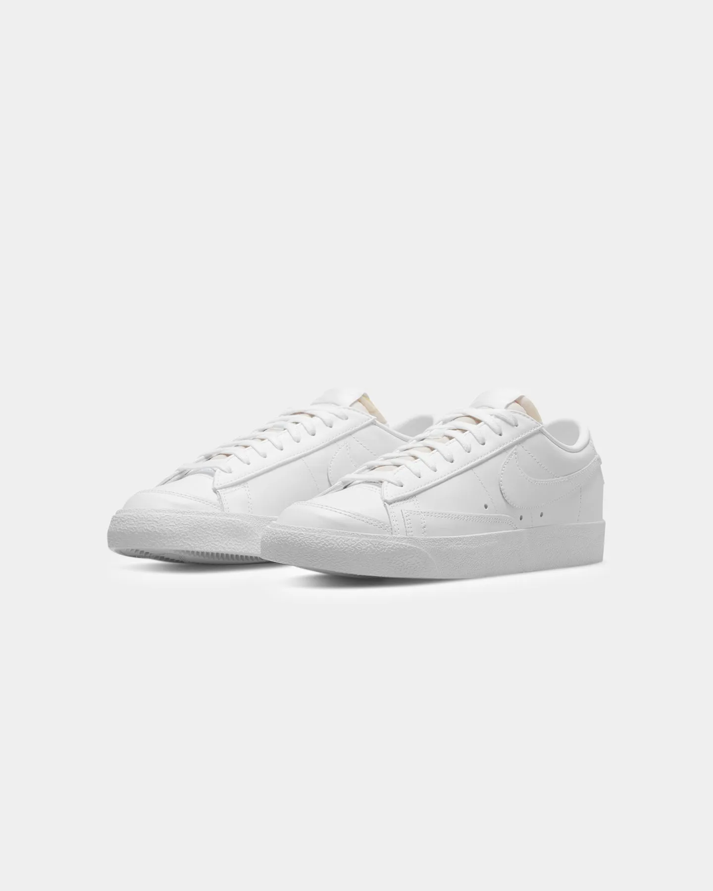 Nike Women's Blazer Low '77 White/White/White Luxurious design street walkers' sneakers
