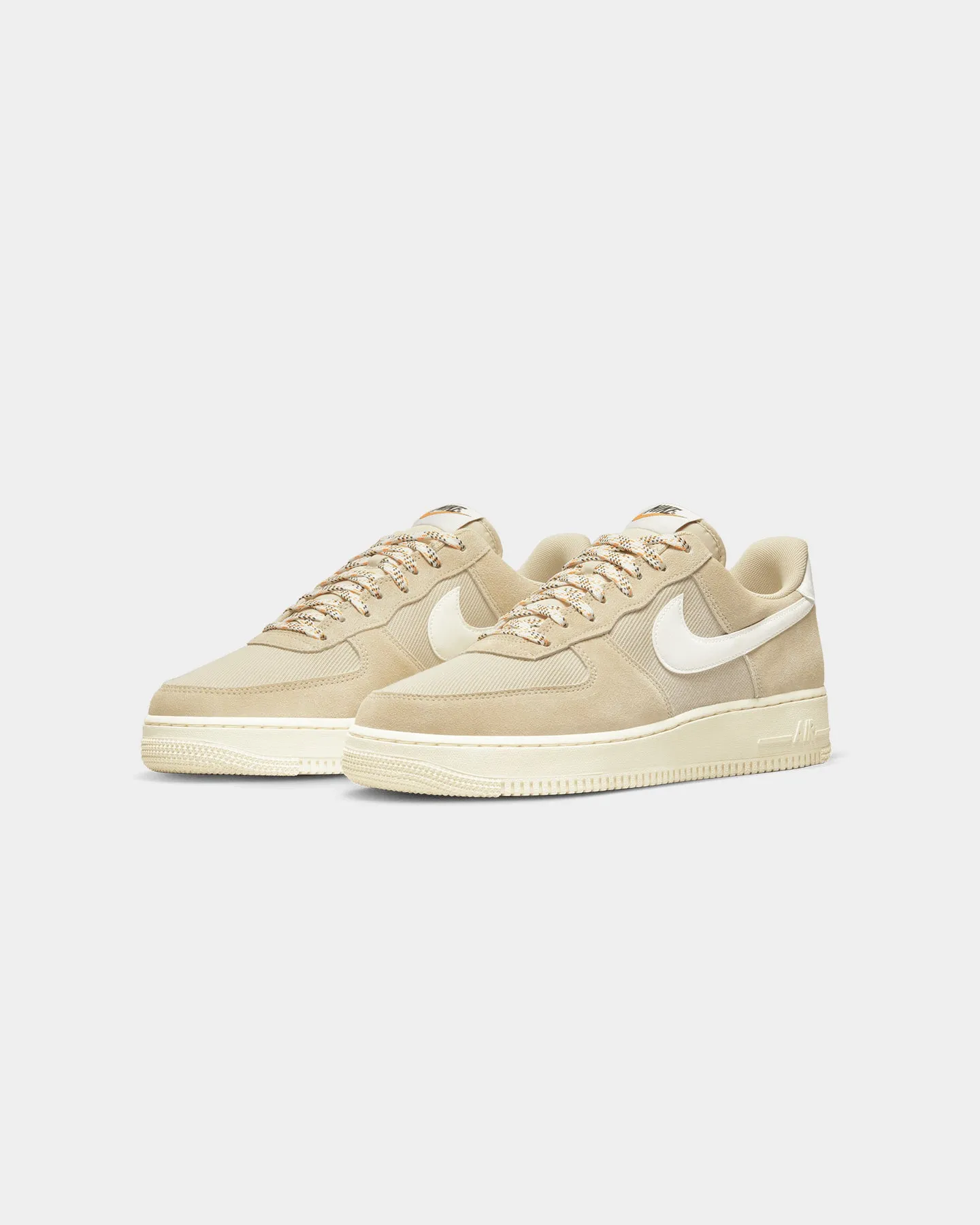 group walk Surf Mode Nike Air Force 1 '07 LV8 Rattan/Sail