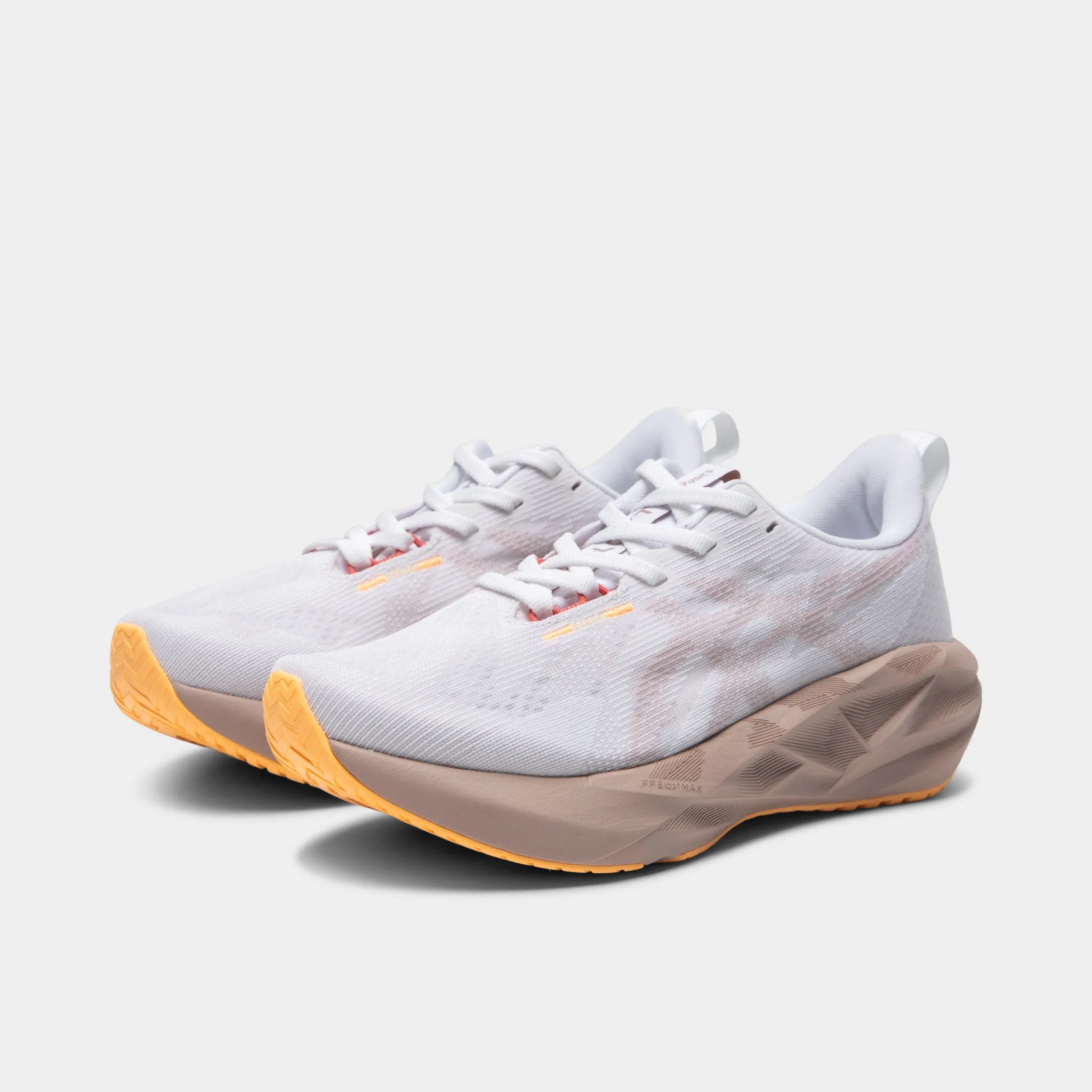 Weekend Fit Shine Step ASICS Women's Novablast 5 White / Fawn