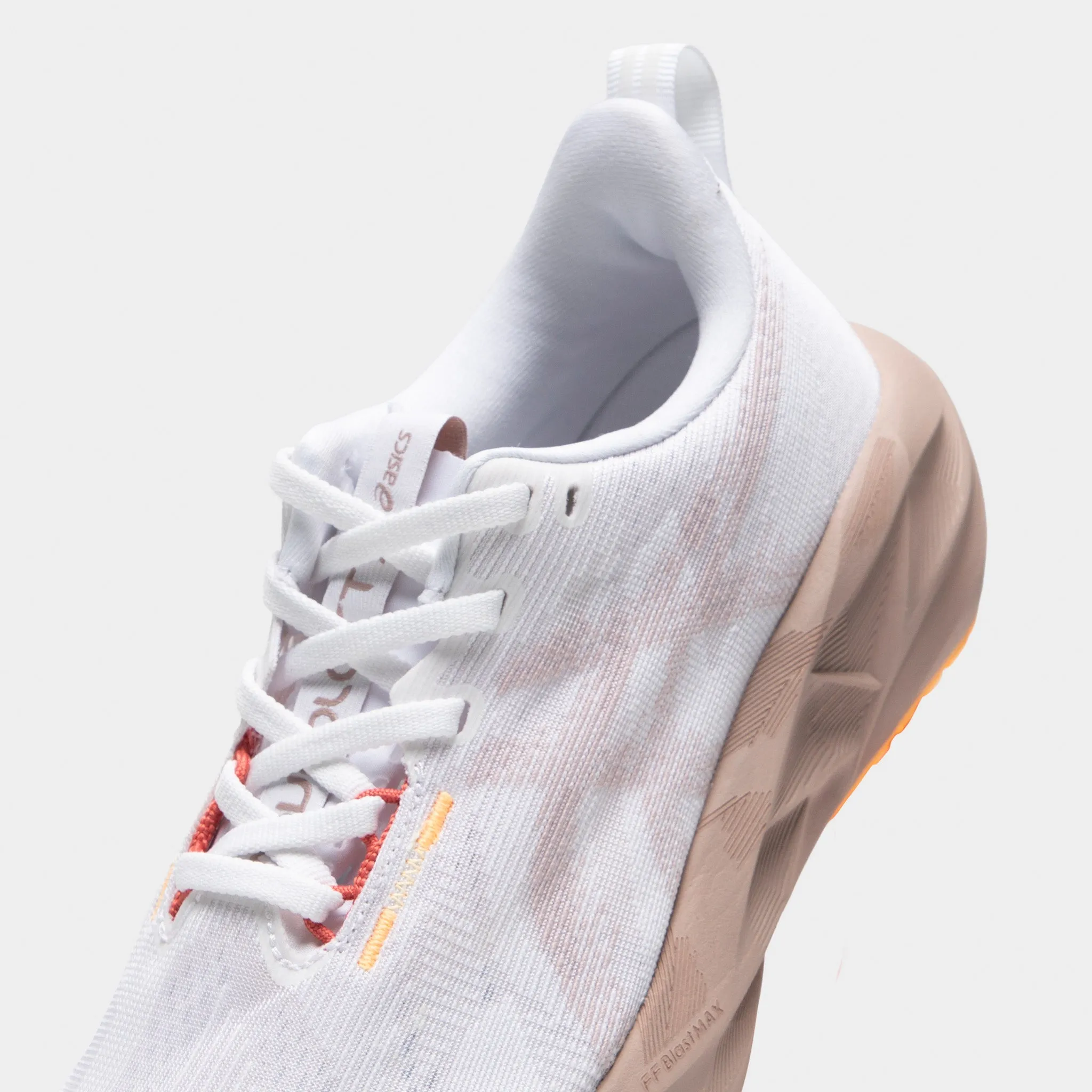 ASICS Women's Novablast 5 White / Fawn Lightweight Structure
