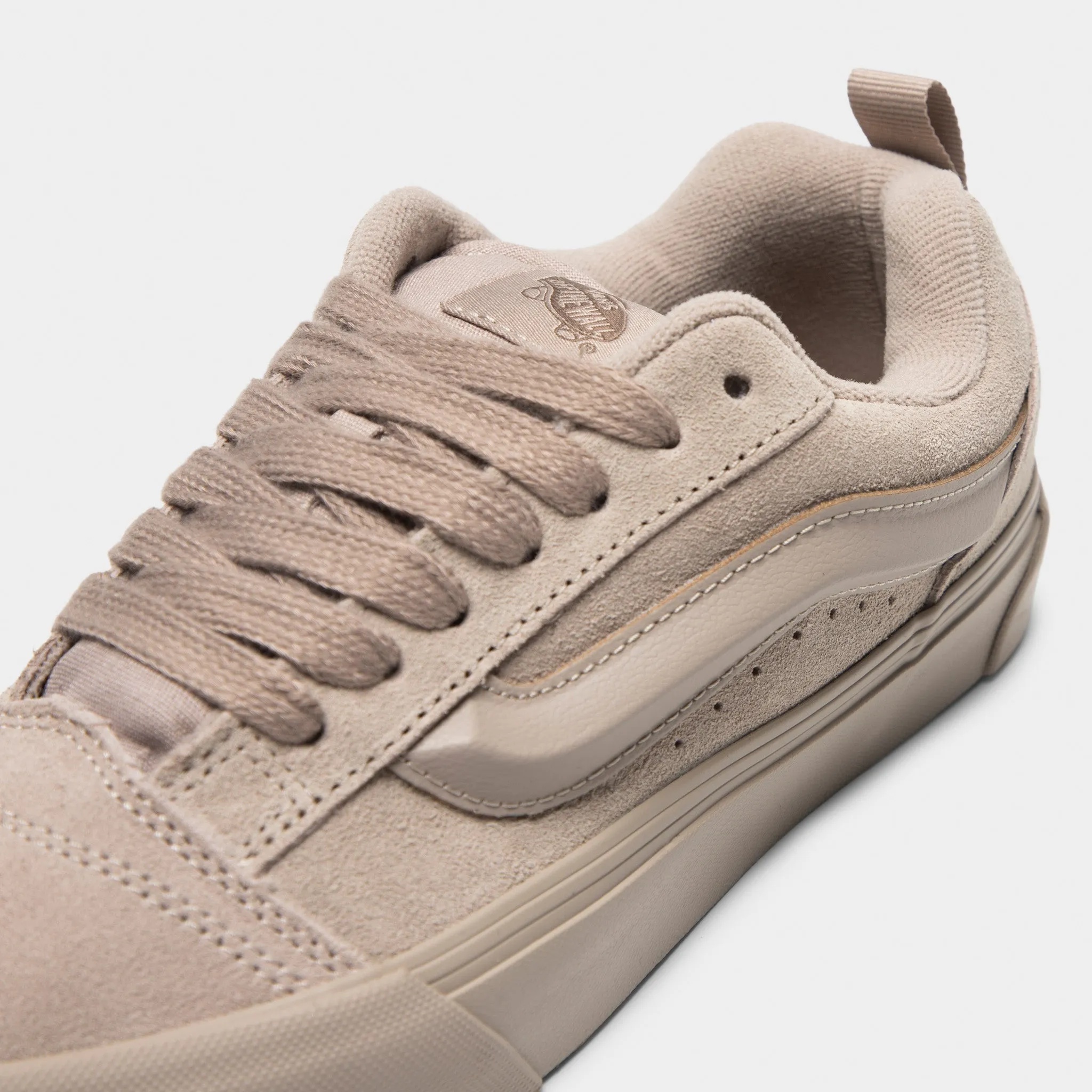 Retro Mood Step Tall Vans Women's Knu Skool  / Suede Mushroom Flooded