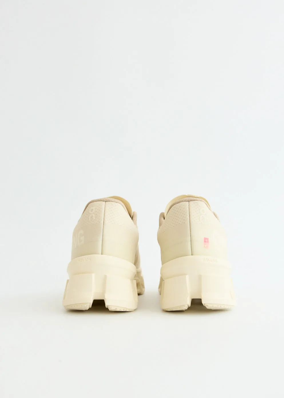 Iconic arch Solid Color Cloudmonster 2 INVINCIBLE Sneakers