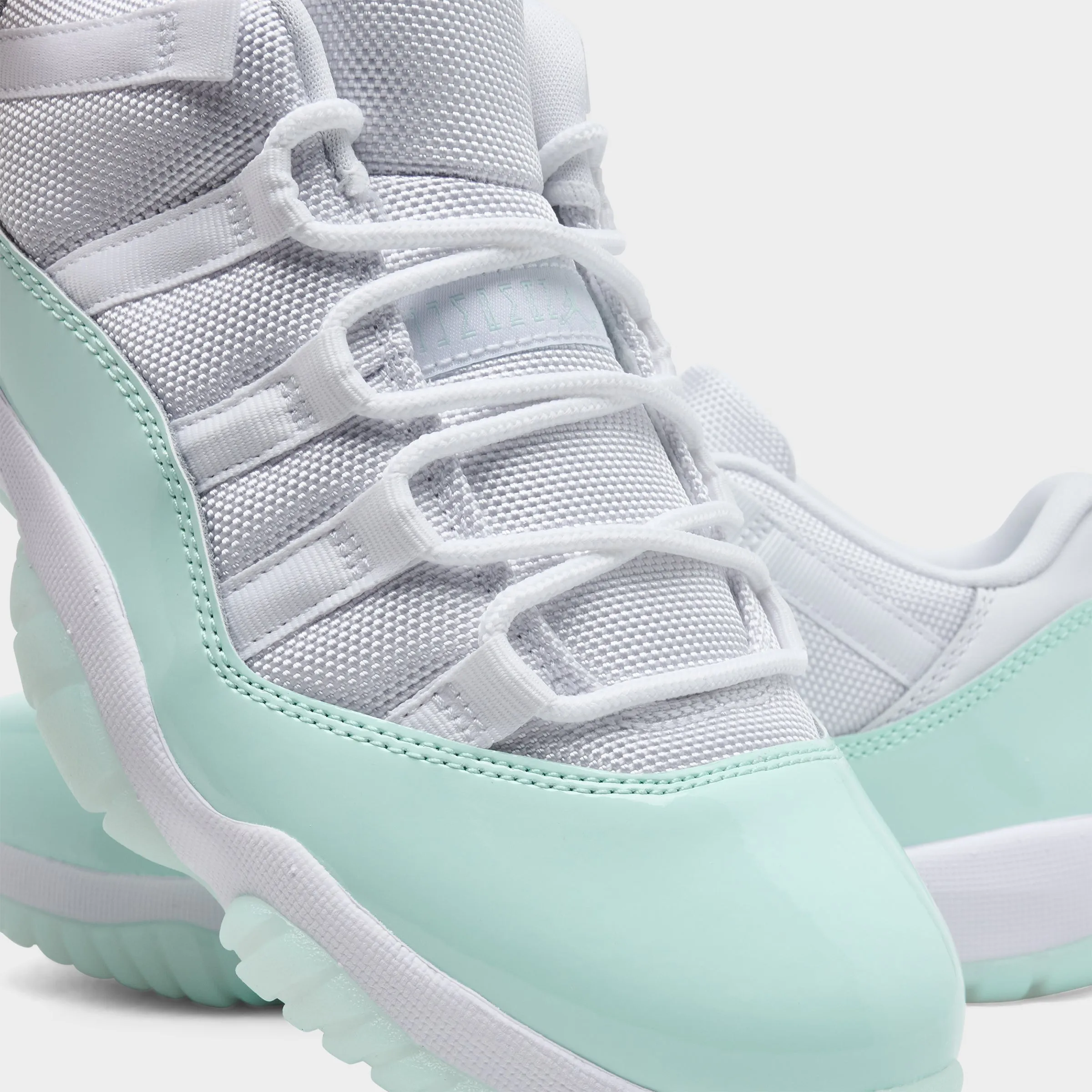 Jordan Women's 11 Retro Low White / Igloo Island Step
