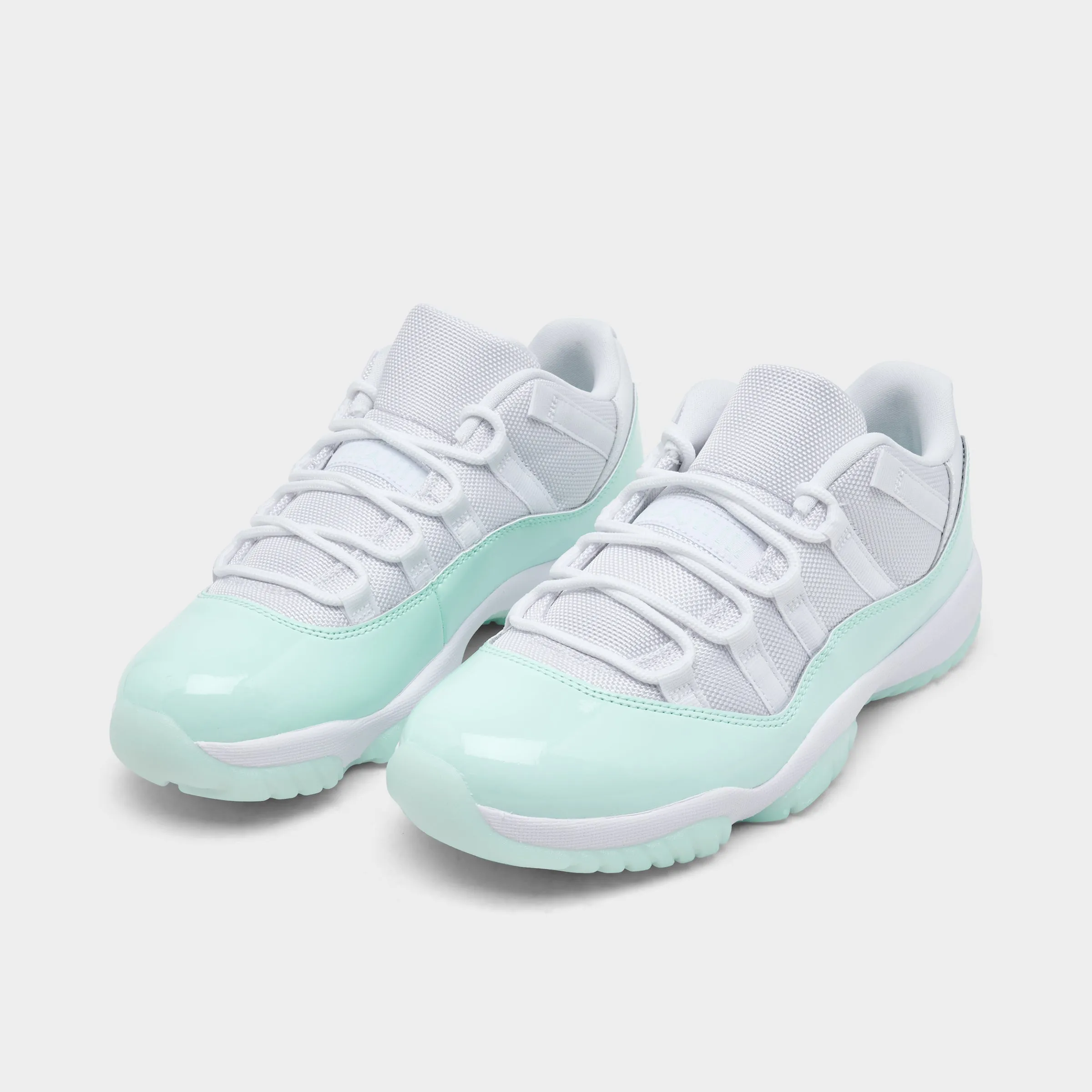 Jordan Women's 11 Retro Low White / Igloo morning run Weather resistant