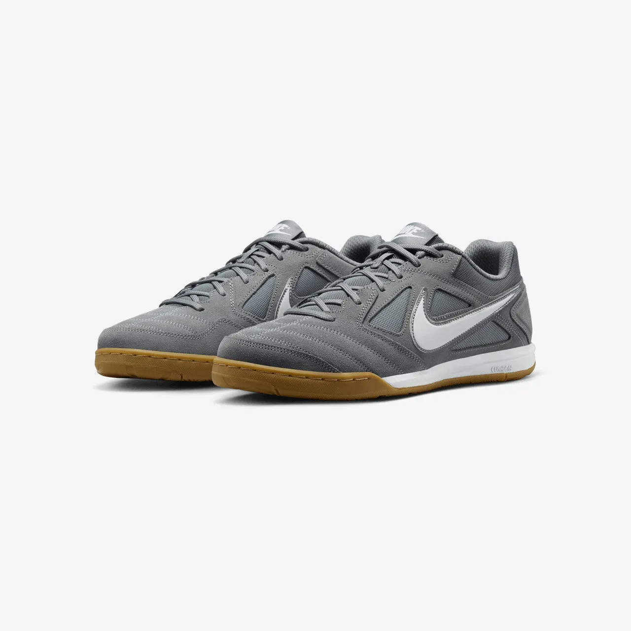 Luxurious Touch Retro-inspired silhouette Gato
