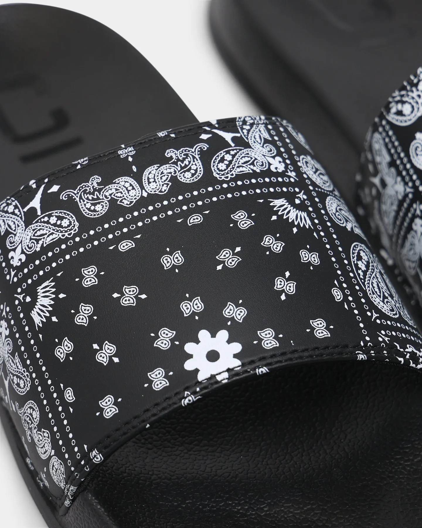Carr?? Bandana Ultra Classique Slides Black/White Hiking Mood
