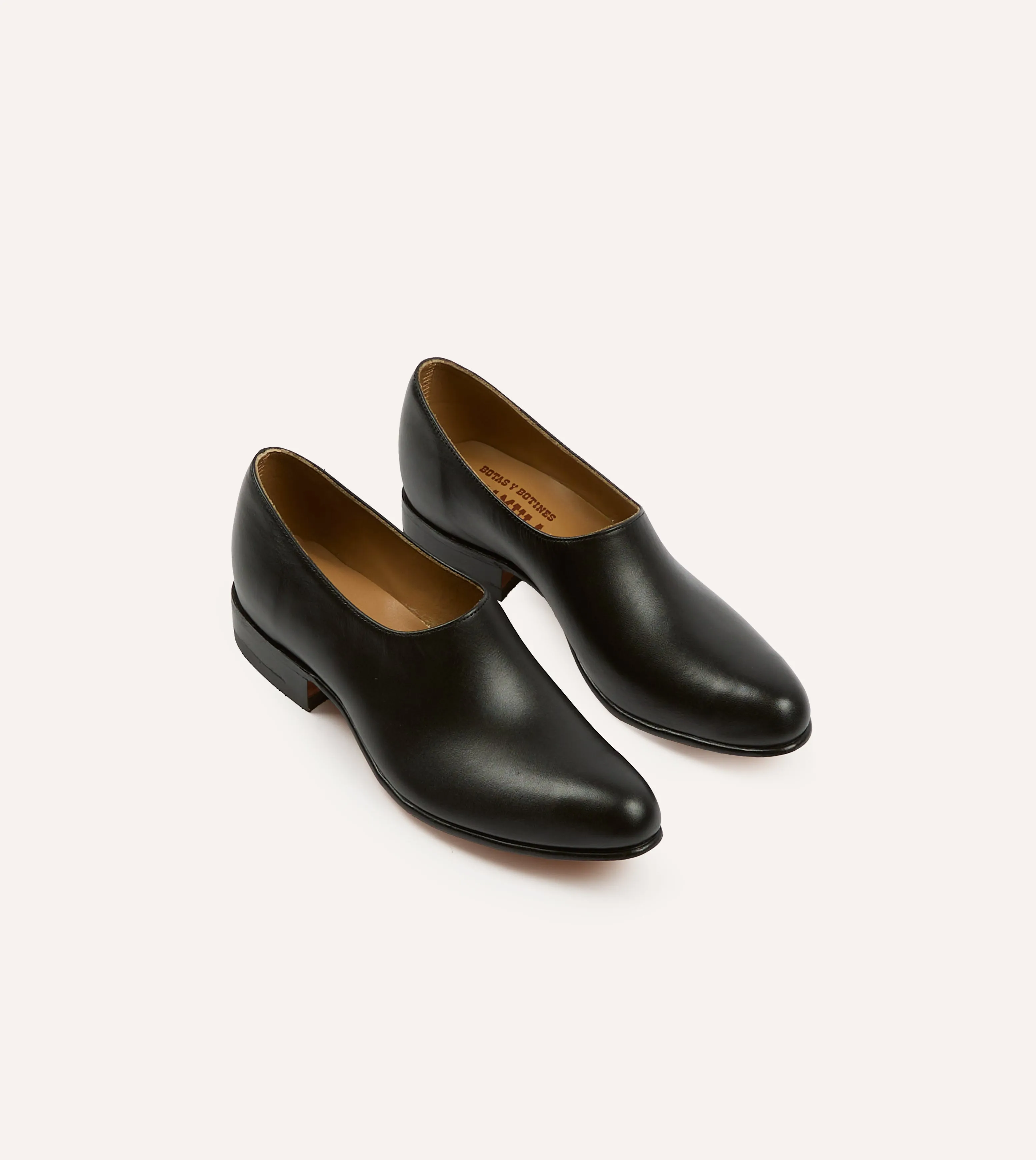 Neutral Tone Chamula Black Leather Saarinen Shoe