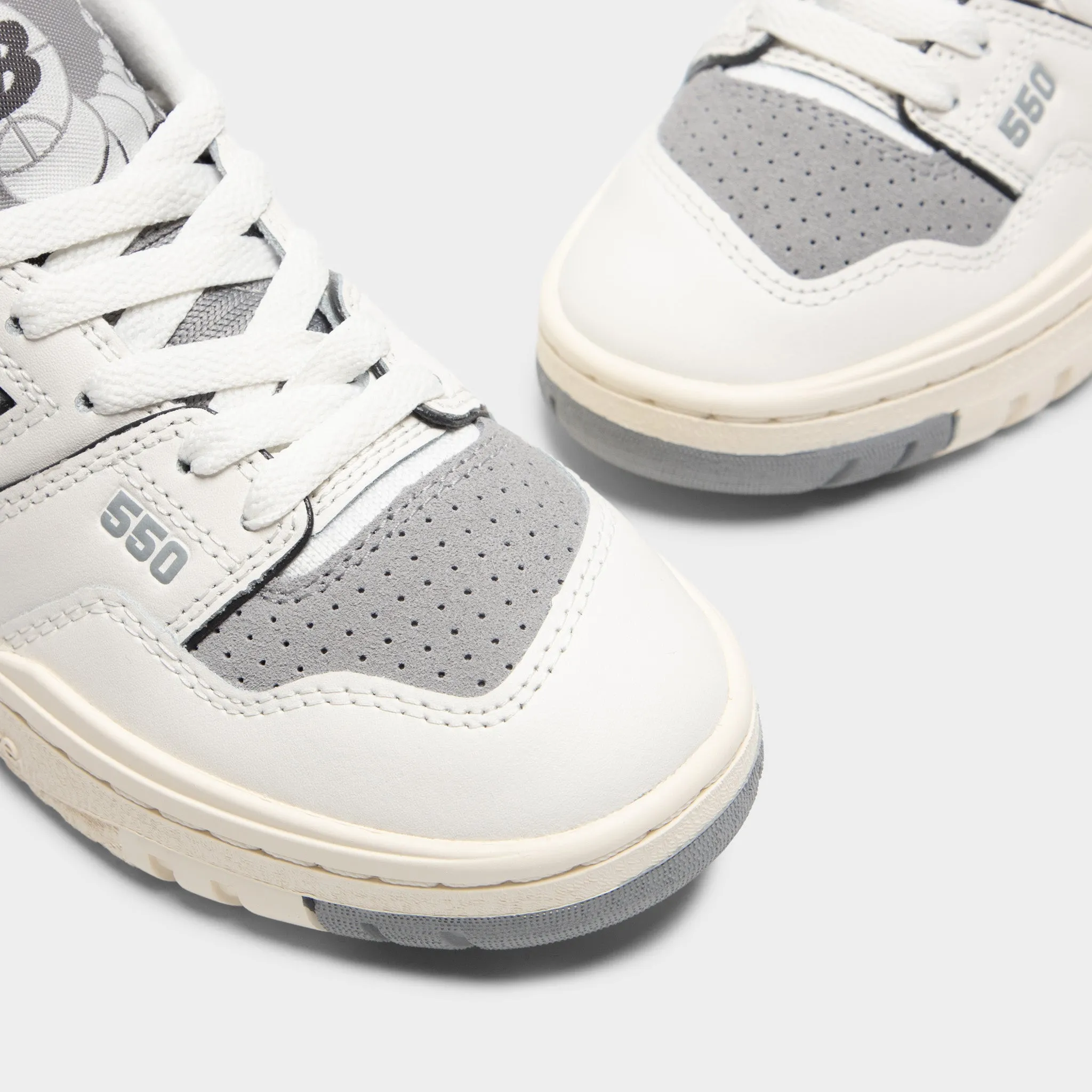Score Step Foot Daily New Balance Juniors' 550 White / Grey