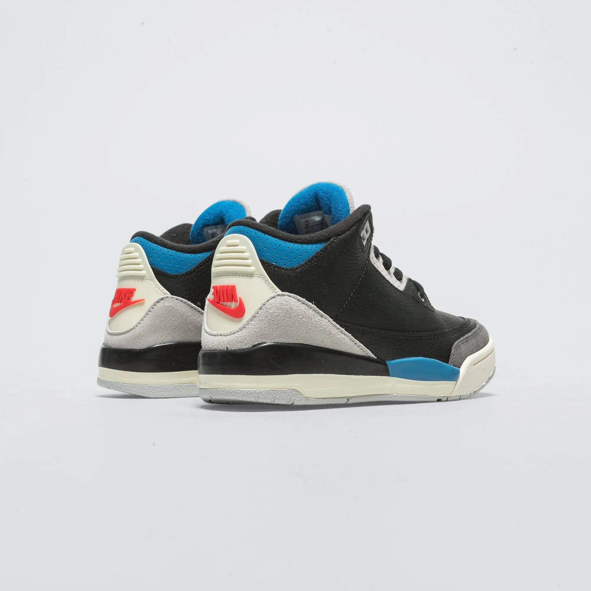Outfit Neutral Impact Diffusing Design Jordan 3 Retro (GS) - Black/Chile Red-Neutral Grey