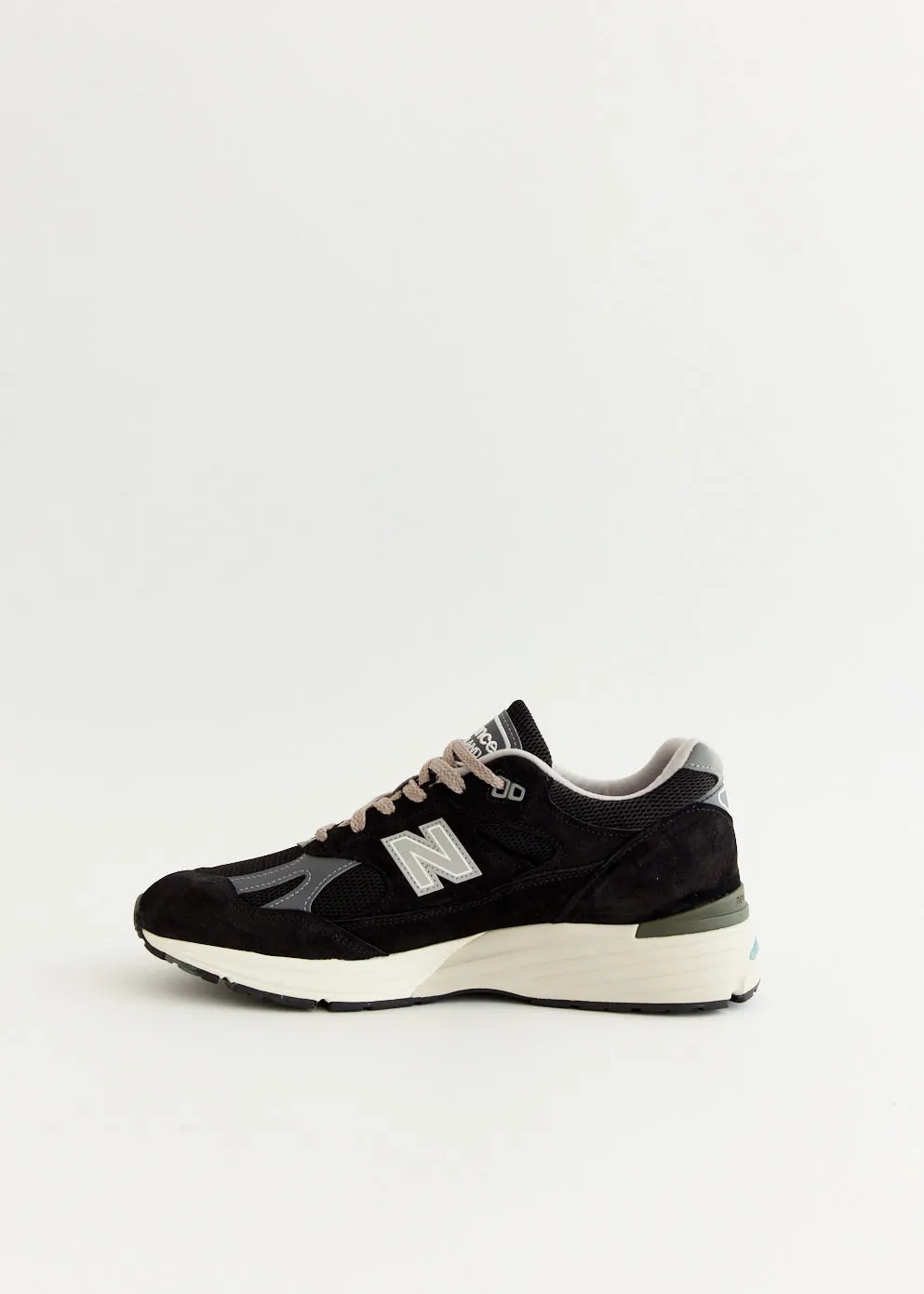 MADE in UK 991v2 'Black' Sneakers right - foot