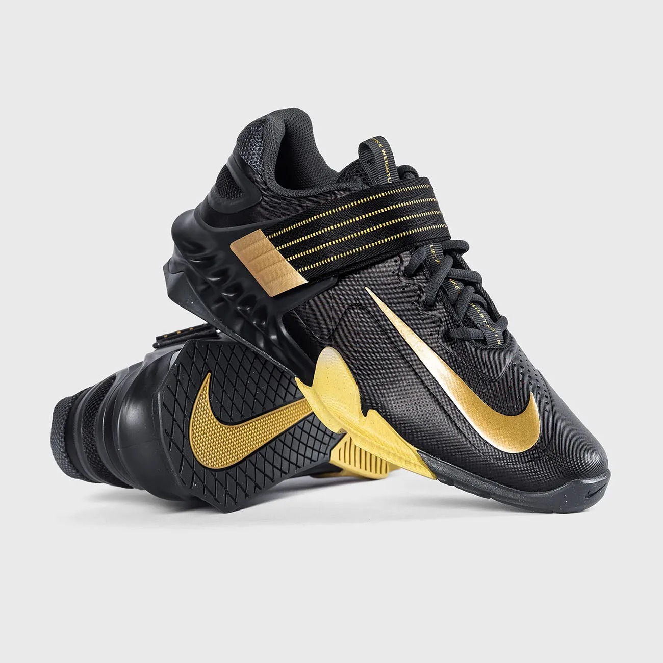SuedeUpper Nike Savaleos