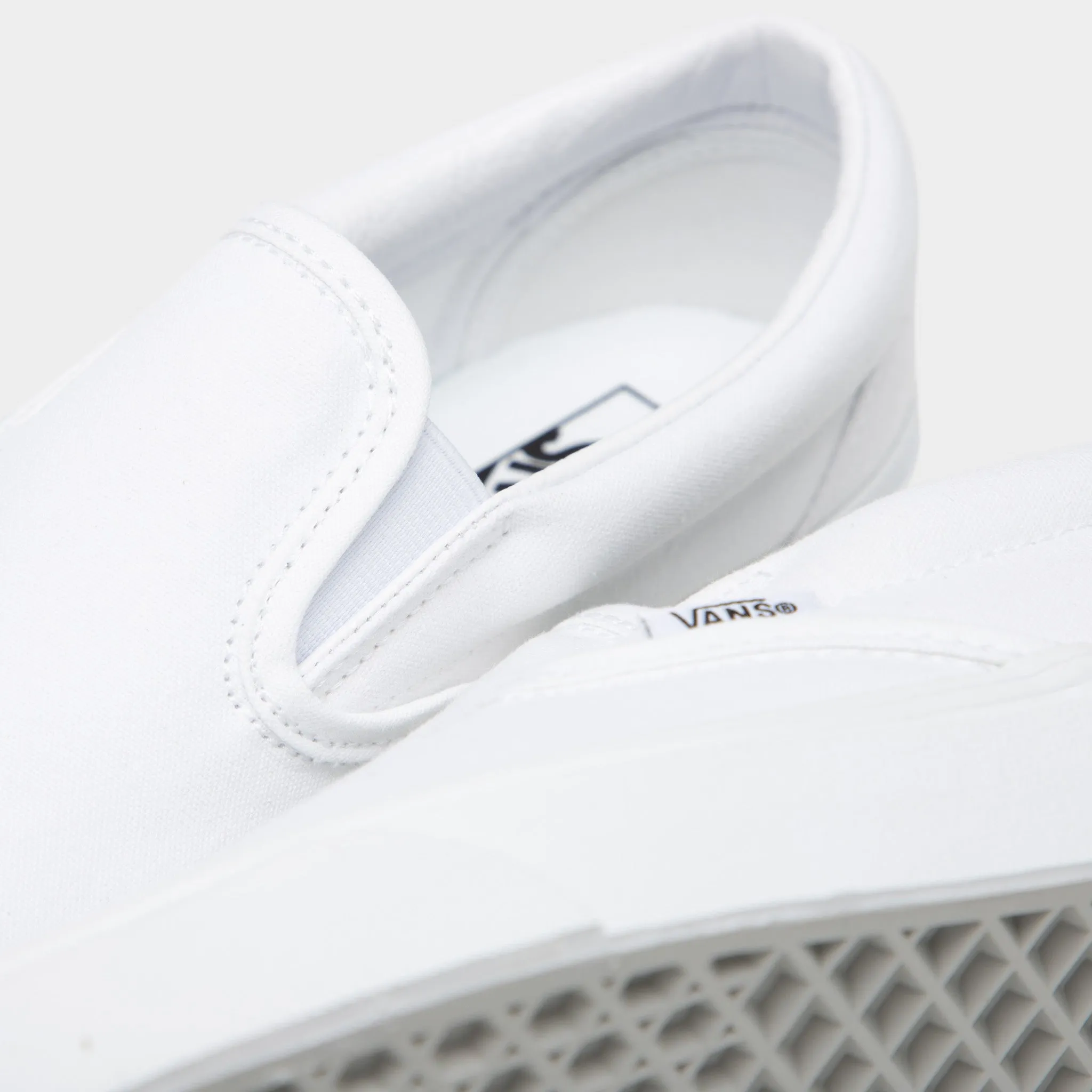 Walking Matte Edge Vans Classic Slip-On / True White
