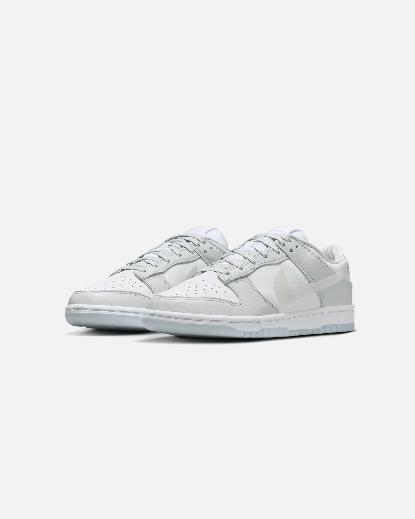 football players' protection Nike Women's Dunk Low "Iridescent Swoosh" Photon Dust