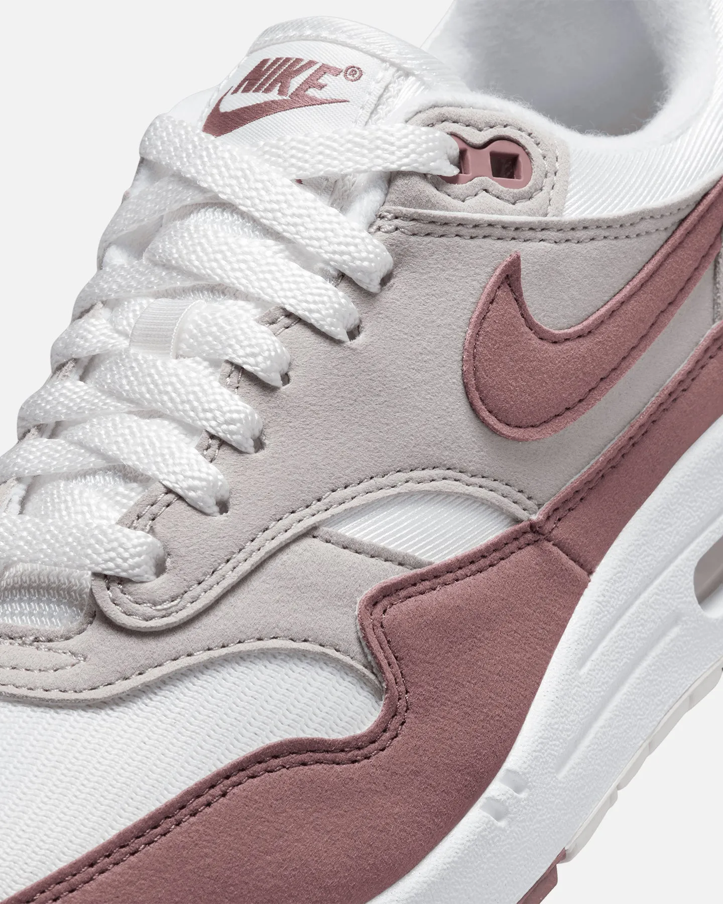Nike Women's Air Max 1 '87 Summit White hiker Excellent