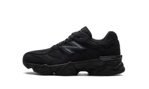 9060 GS "Triple Black" suitable for all genders