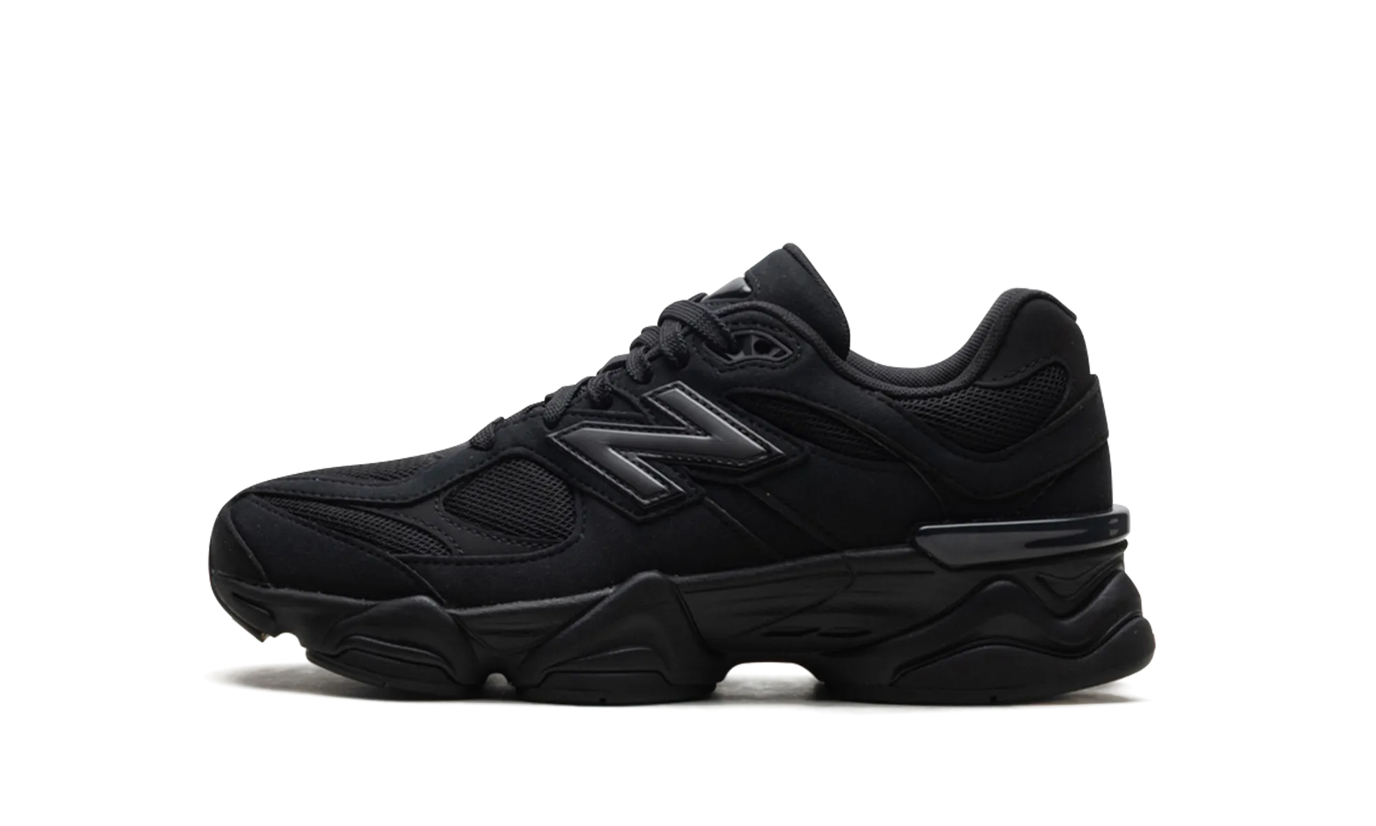 9060 GS "Triple Black" suitable for all genders