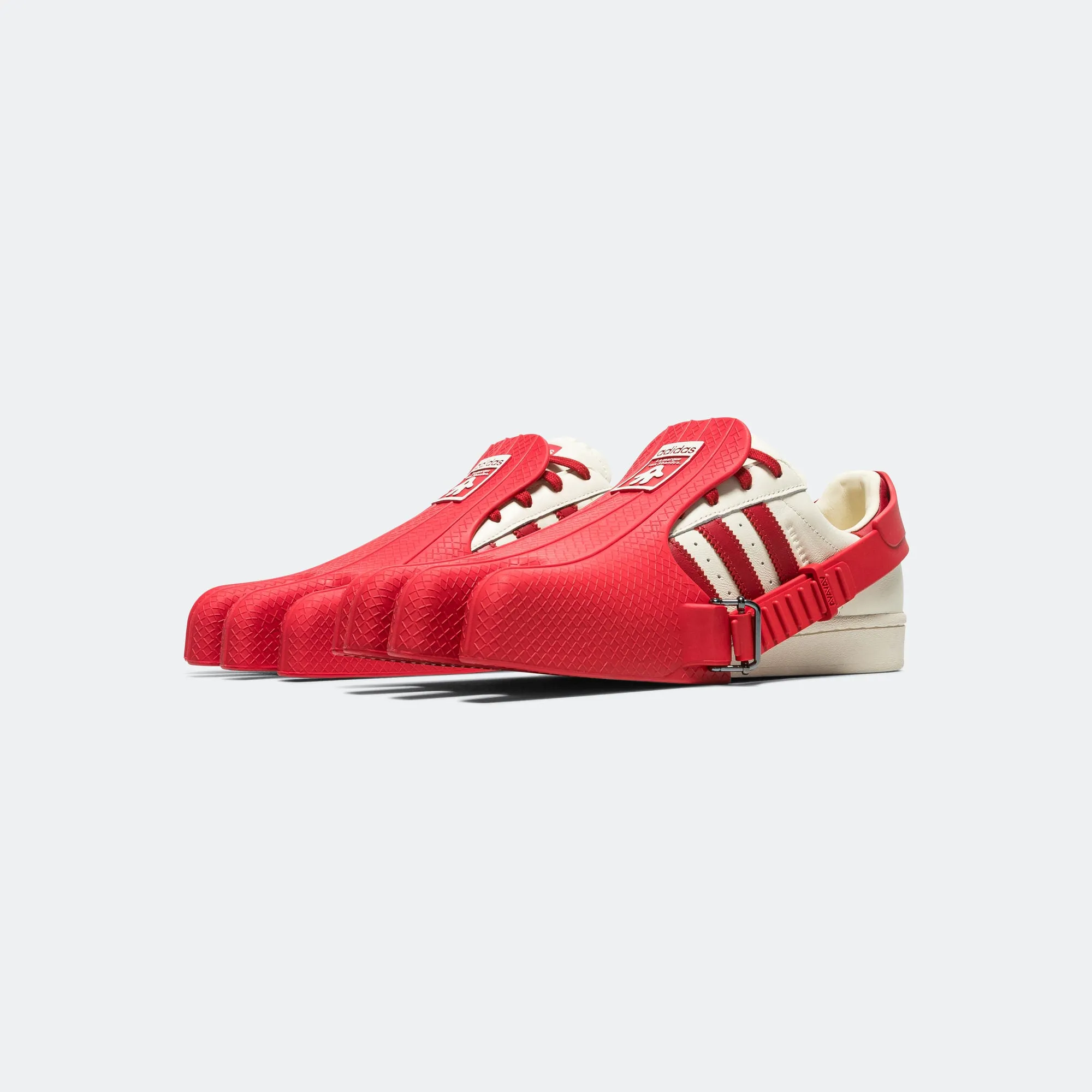 Womens Superfinger Superstar - Better Scarlet/Crew White Slim flair Knit Upper Material