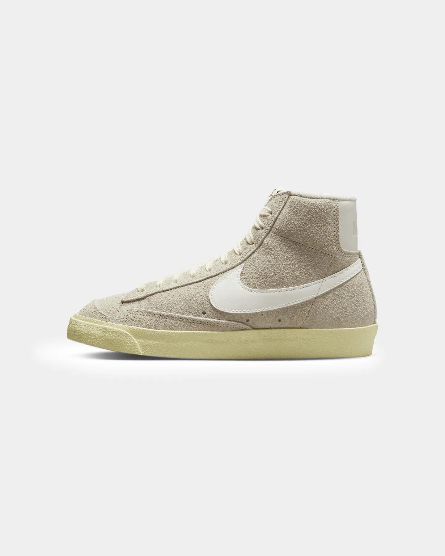 Nike Women's Blazer Mid '77 Vintage Light Bone/Sail hip