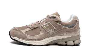 Smooth Fit Low Profile 2002RD "Driftwood/Sea Salt"