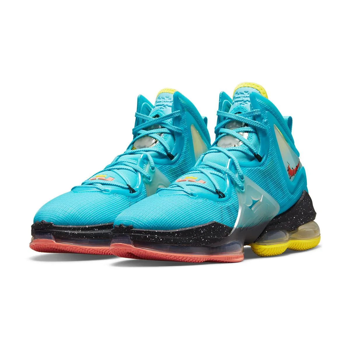 Stage Pop Fast pace LeBron 19 'Christmas'
